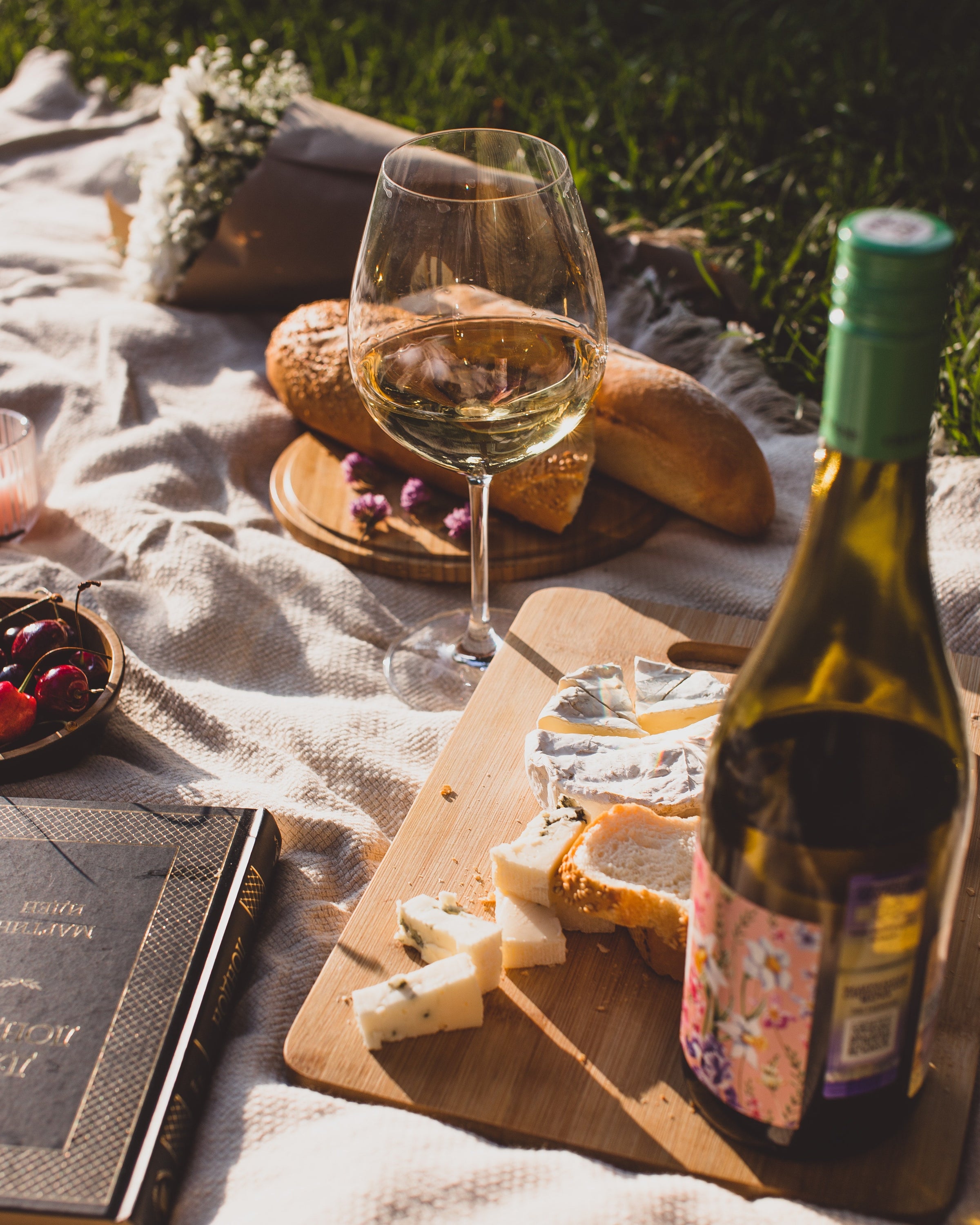 Picnic Victoria wine cheese oak bay european